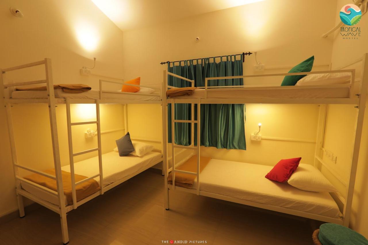 Tropical Wave Hostel Morjim Goa Екстер'єр фото