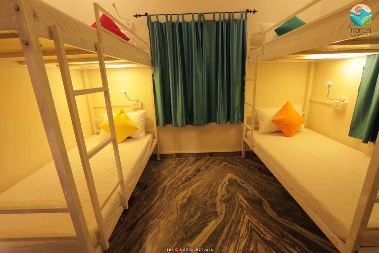 Tropical Wave Hostel Morjim Goa Екстер'єр фото