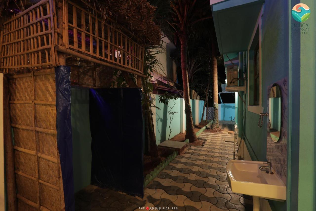 Tropical Wave Hostel Morjim Goa Екстер'єр фото