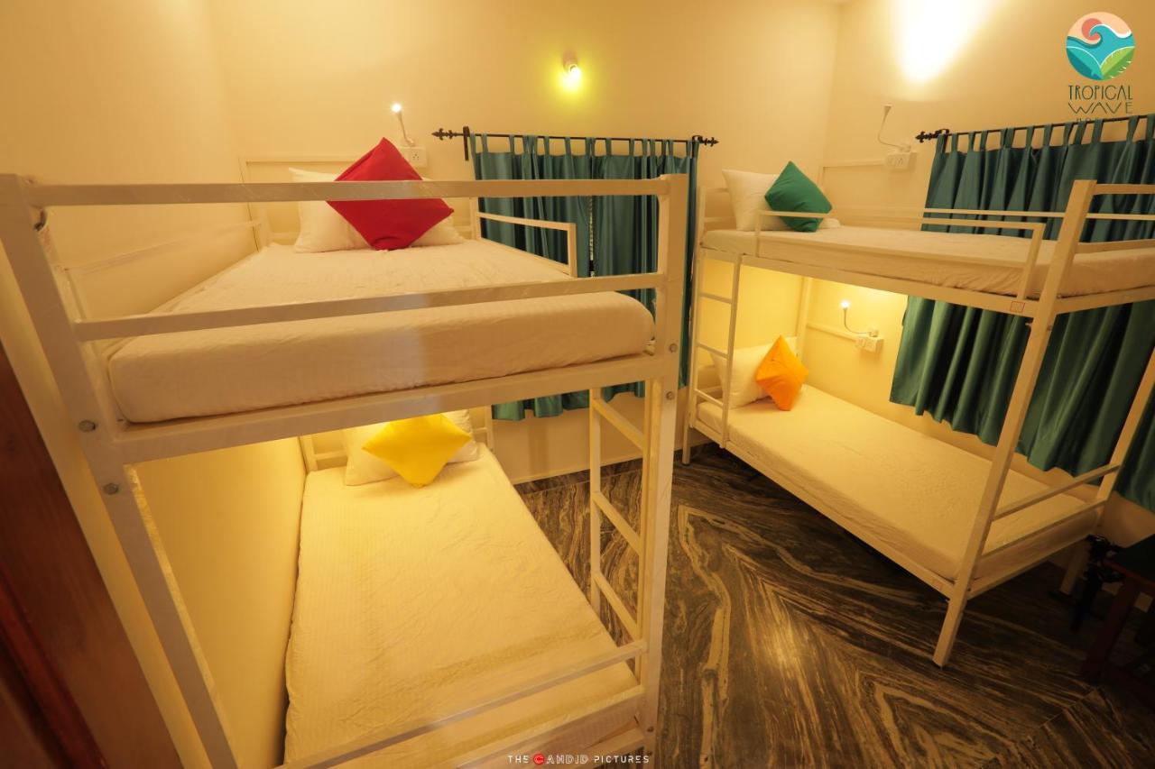 Tropical Wave Hostel Morjim Goa Екстер'єр фото