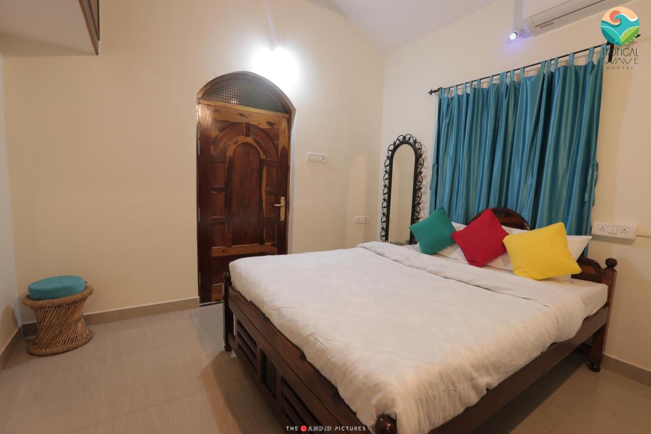Tropical Wave Hostel Morjim Goa Екстер'єр фото
