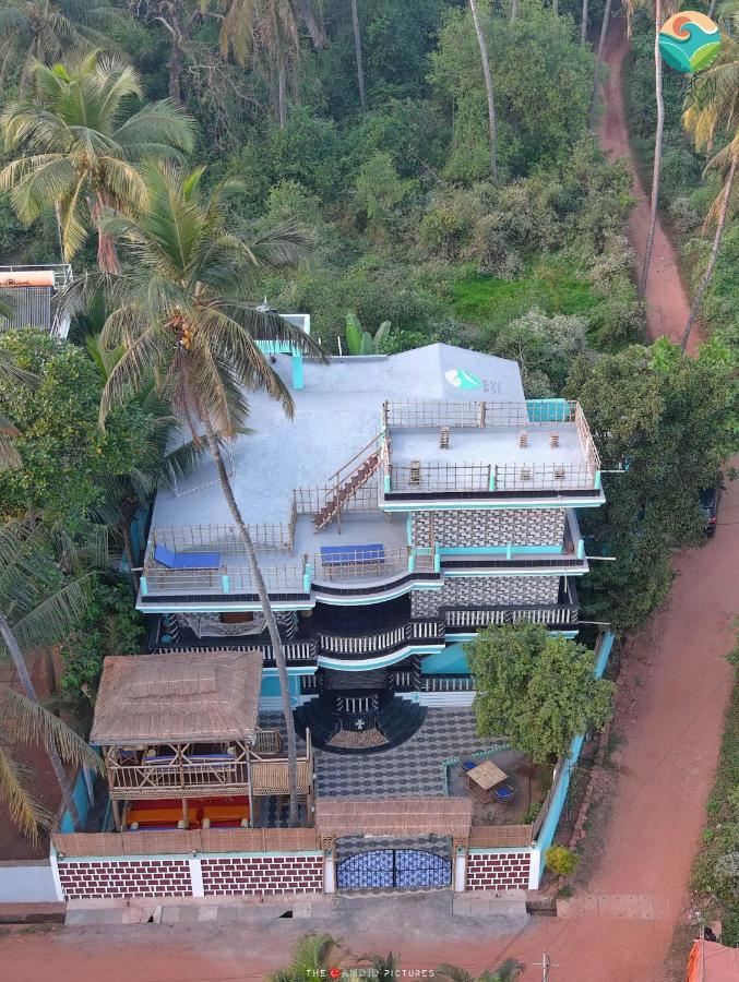 Tropical Wave Hostel Morjim Goa Екстер'єр фото
