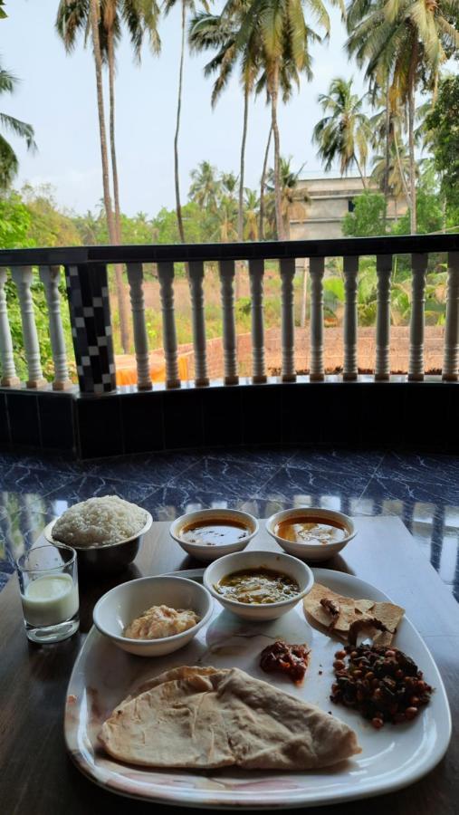Tropical Wave Hostel Morjim Goa Екстер'єр фото