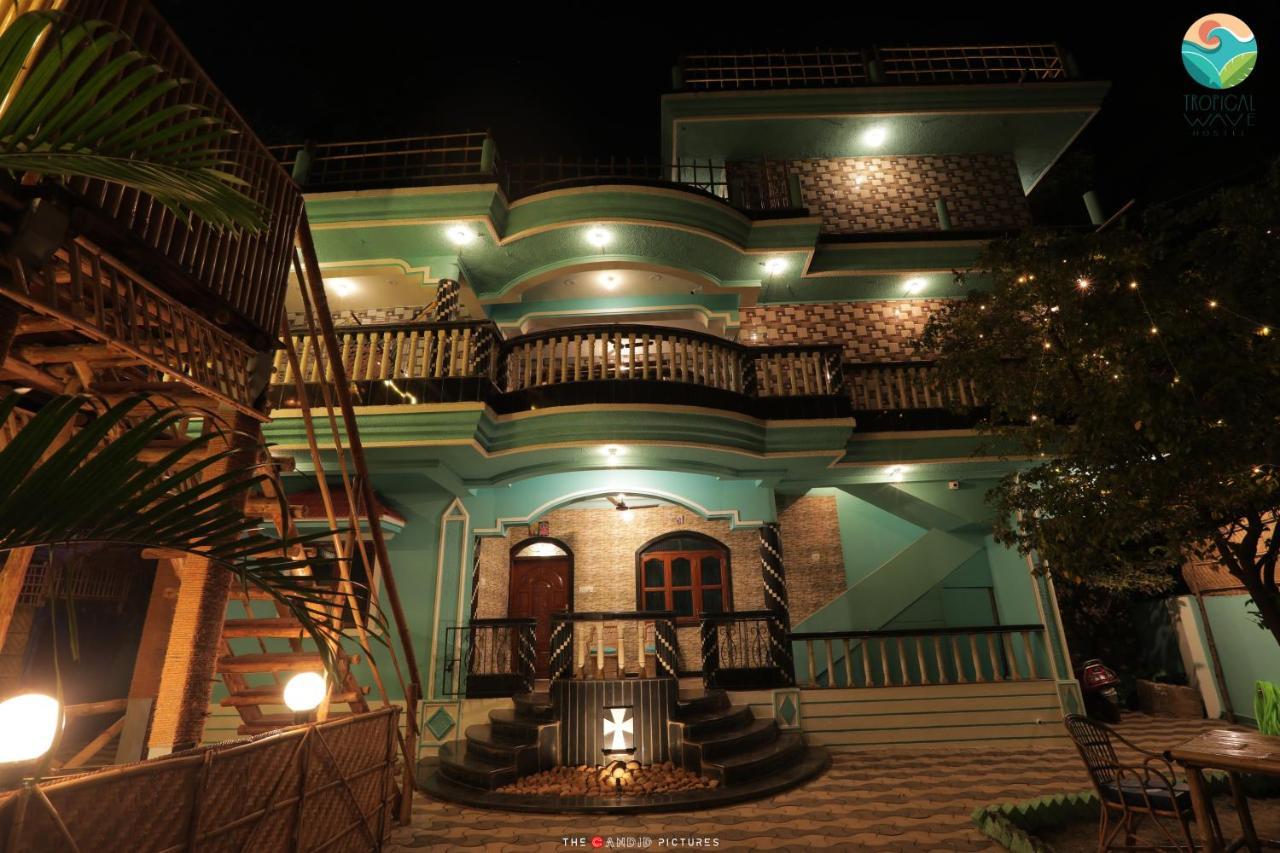 Tropical Wave Hostel Morjim Goa Екстер'єр фото