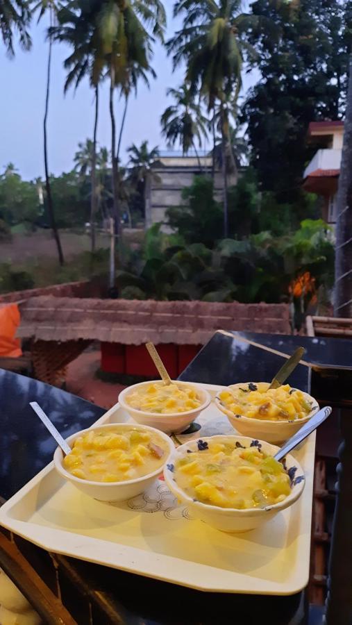 Tropical Wave Hostel Morjim Goa Екстер'єр фото