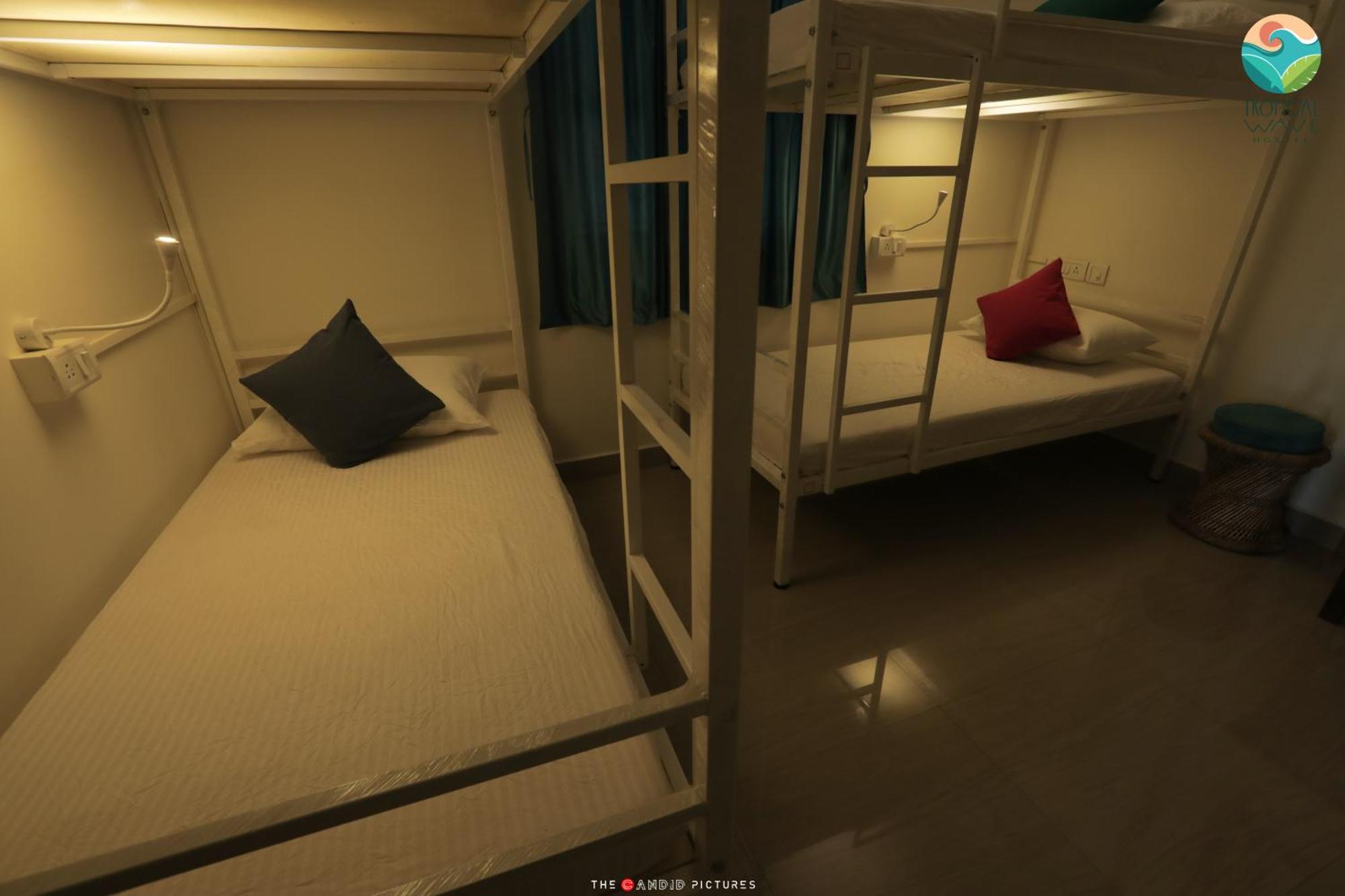 Tropical Wave Hostel Morjim Goa Екстер'єр фото
