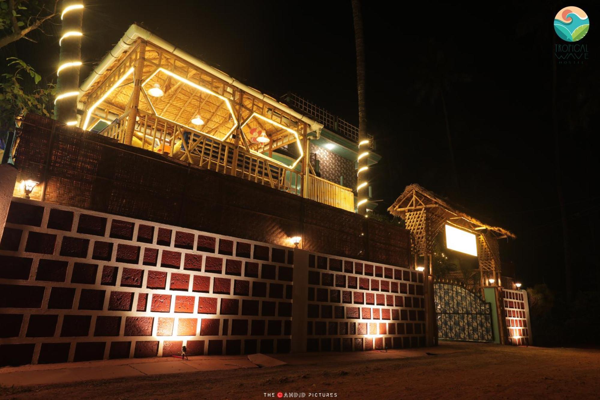 Tropical Wave Hostel Morjim Goa Екстер'єр фото