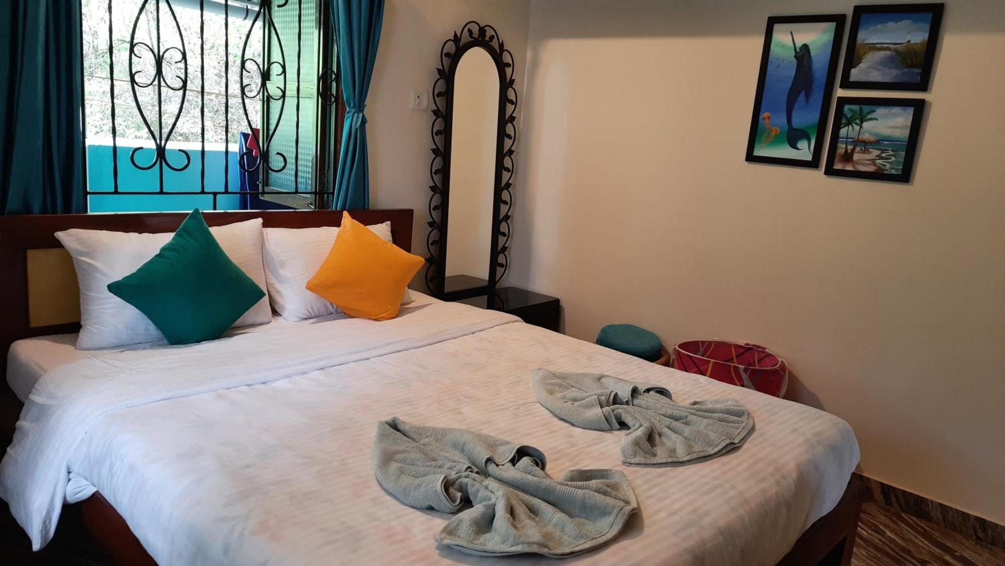 Tropical Wave Hostel Morjim Goa Екстер'єр фото