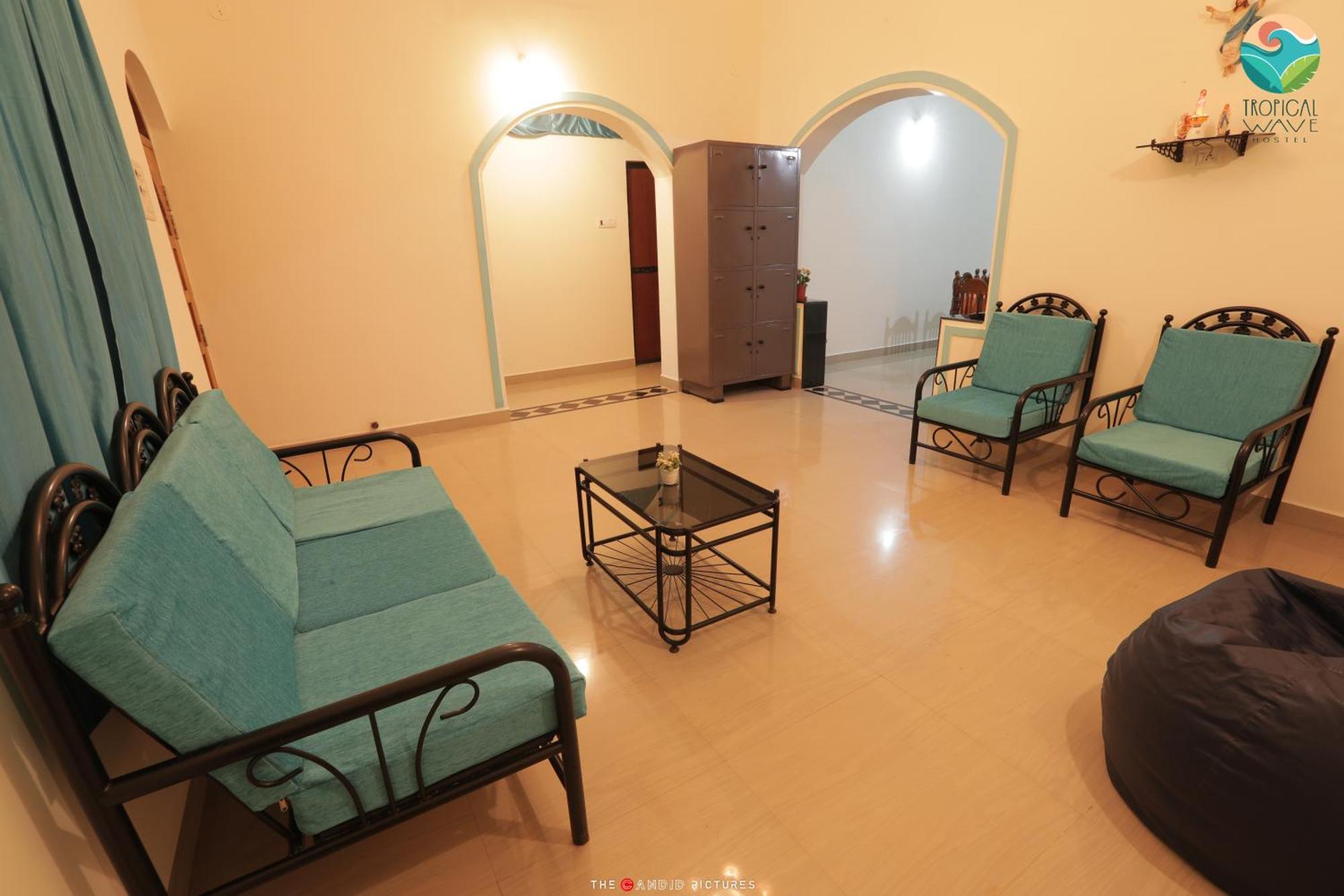 Tropical Wave Hostel Morjim Goa Екстер'єр фото